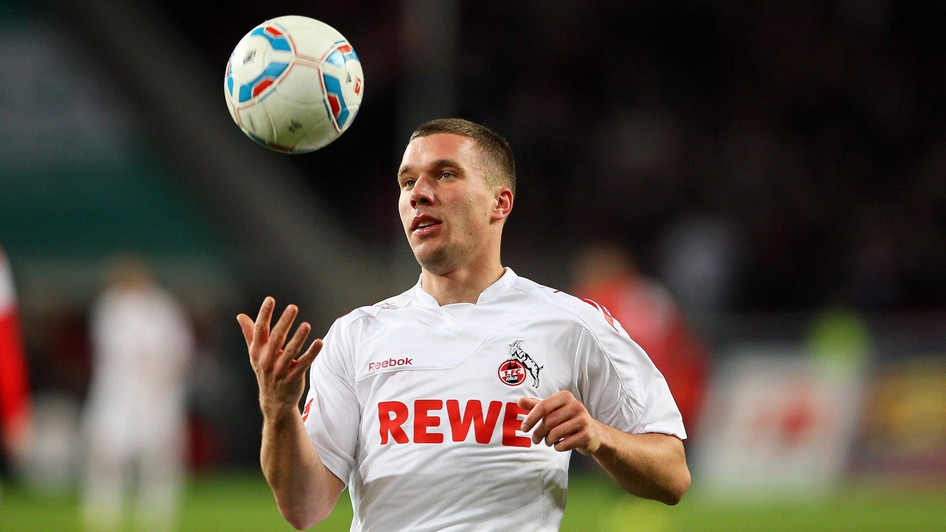 “青训营地：足球梦想的摇篮”，足球青训训练营